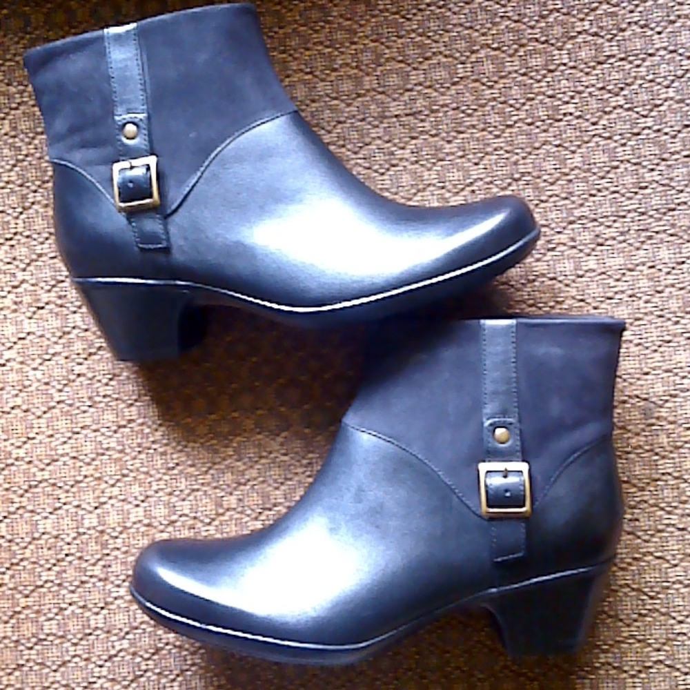Clarks black ankle boots. 10 wide.